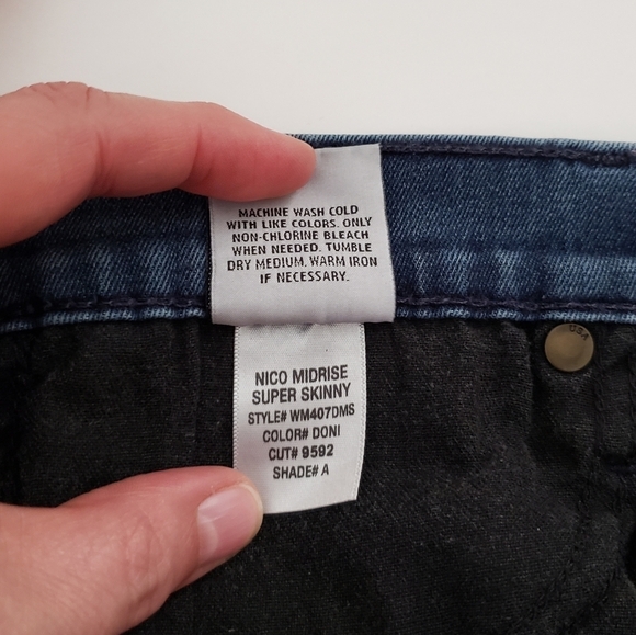 Flawed Hudson Nico Midrise Super Skinny Size 28  Medium Wash Denim - Picture 6 of 12